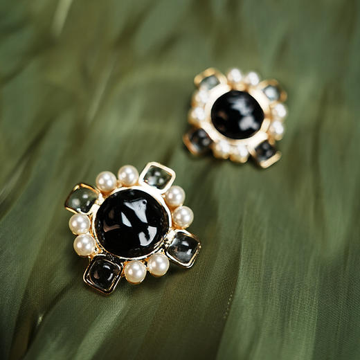 订购5个月到｜Gripoix Paris-Byzantine signet-黑色 拜占庭印章 琉璃 耳夹［法国设计师］ 商品图2