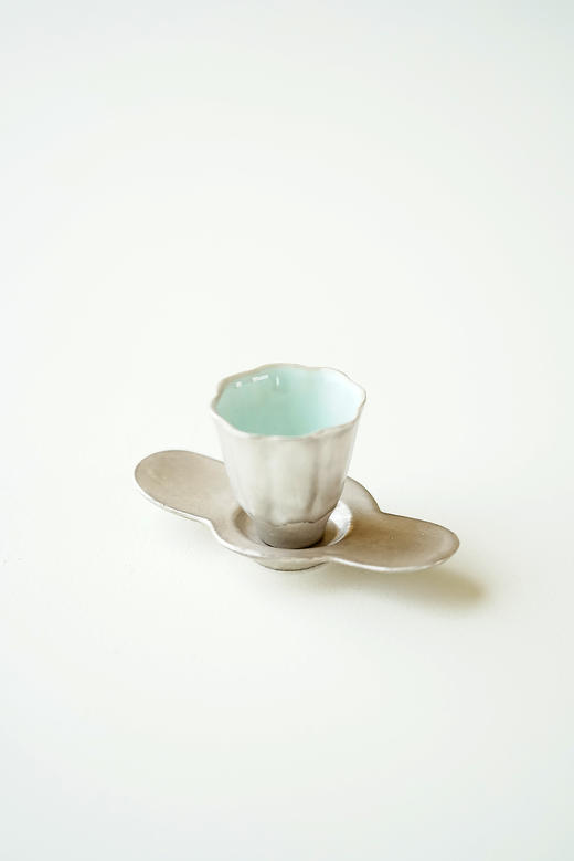 安藤雅信77外白银彩半轮花茶杯+白银彩茶托（套组） 商品图0