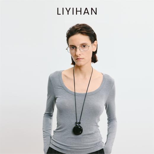 LIYIHAN李亦寒2025秋新款羊毛纯色U领针织衫女设计小众打底衫上衣 商品图0