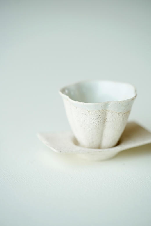 安藤雅信86泥釉六瓣茶杯+泥釉长角茶托（套组） 商品图1