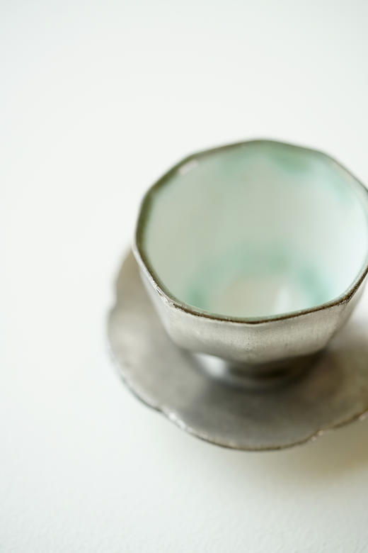 安藤雅信79外黑银彩反型面取茶杯+黑银彩雪形茶托（套组） 商品图1