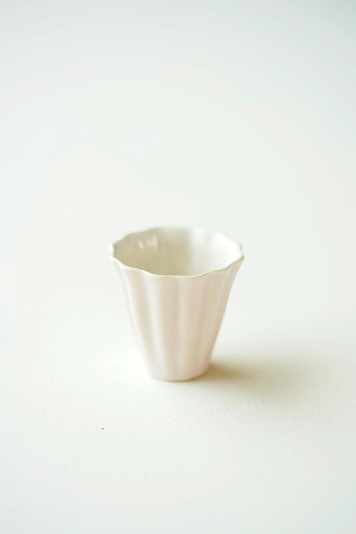 安藤雅信75外薄樱釉细反轮花茶杯｜白银彩反丸茶托 商品图0