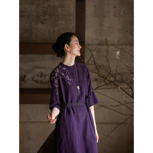 牧衣游原创 刺绣龟裂纹香云纱连衣裙紫色复古新中式长裙 楮知白 商品图3