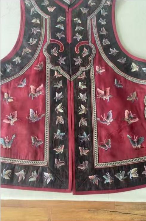 盛唐牡丹盛奢系列| 真丝红云纱手绣百蝶马甲 商品图0