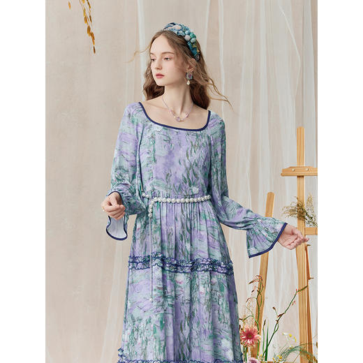 两三事 烟青花影 2025秋季新款复古木耳边拼接印花连衣裙 商品图1