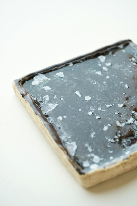 安藤雅信112黑哑光釉玻璃付贯入角皿 商品图1