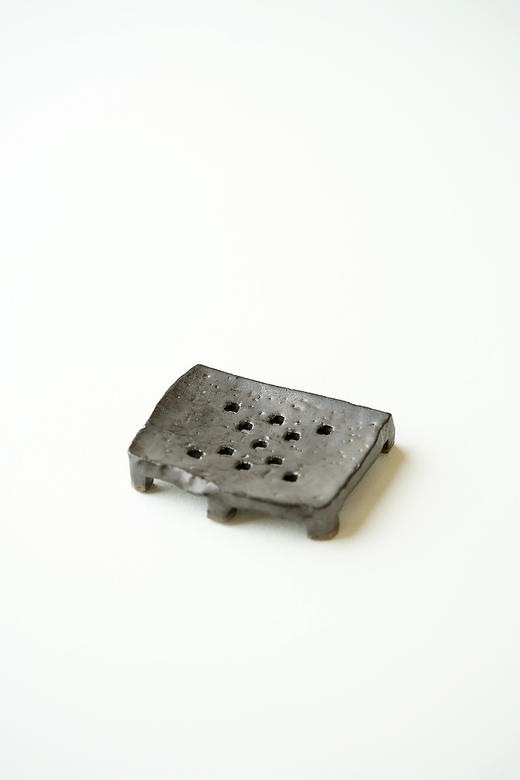 安藤雅信111黒锖釉小型脚付茶盘 商品图0