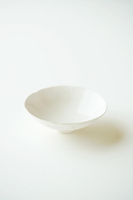安藤雅信109白禾目泥釉六瓣反平盌 商品图0