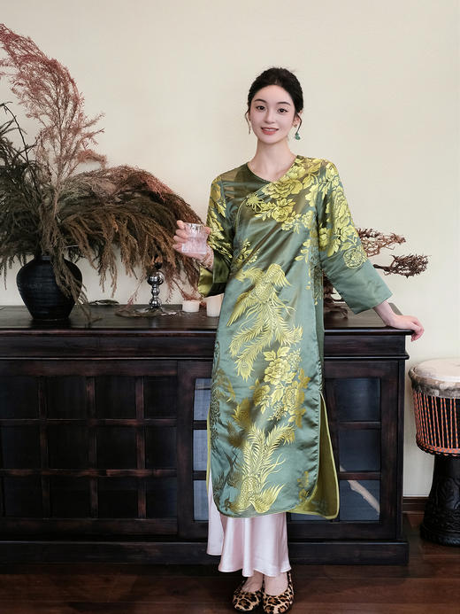 下架|盛唐婧| 新中式老缎斜襟圆领高开叉连衣裙 商品图0