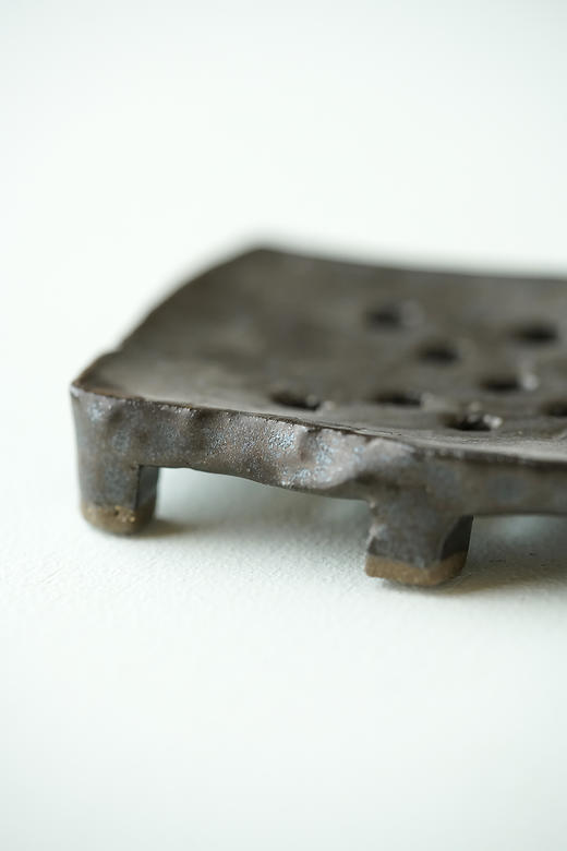 安藤雅信111黒锖釉小型脚付茶盘 商品图2