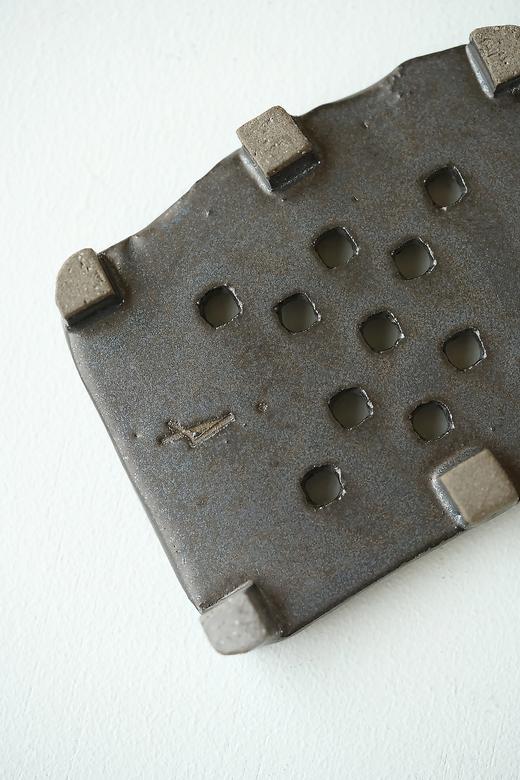 安藤雅信111黒锖釉小型脚付茶盘 商品图3