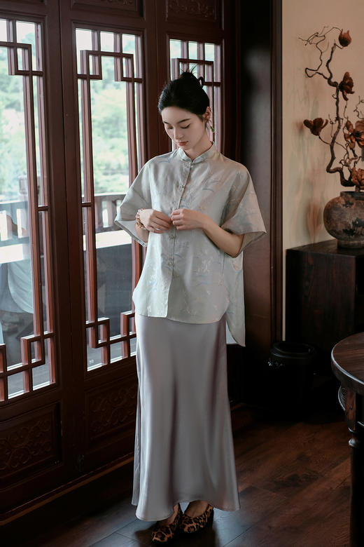 盛唐牡丹| 兰花纹真丝异色罗短袖上衣 商品图1