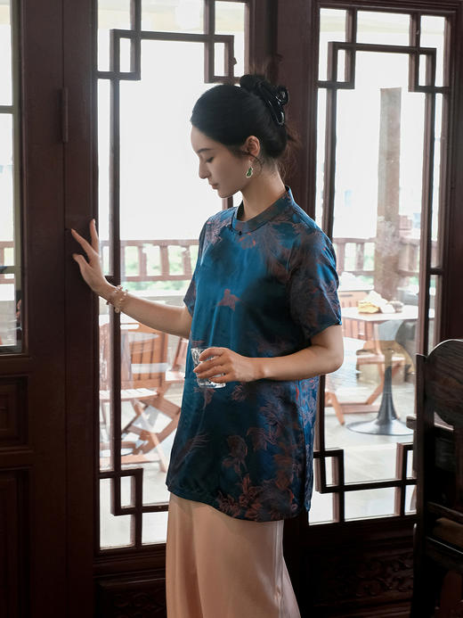 盛唐婧| 新中式老缎立领斜襟中长款上衣 商品图3