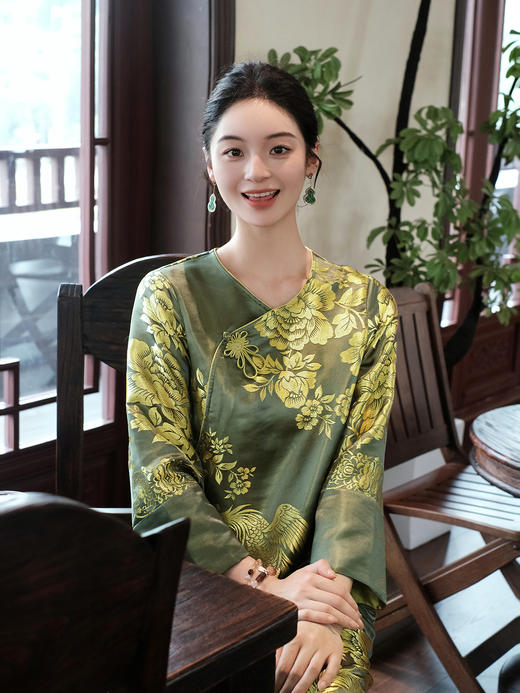 下架|盛唐婧| 新中式老缎斜襟圆领高开叉连衣裙 商品图2