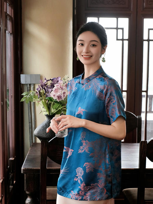 盛唐婧| 新中式老缎立领斜襟中长款上衣 商品图0