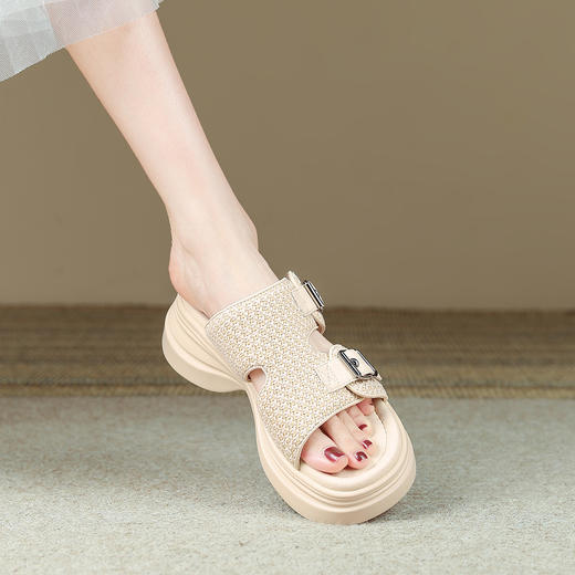 品质好货|Safiya/索菲娅2025夏季外穿时尚休闲百搭厚底松糕拖鞋SFD2115729 商品图2