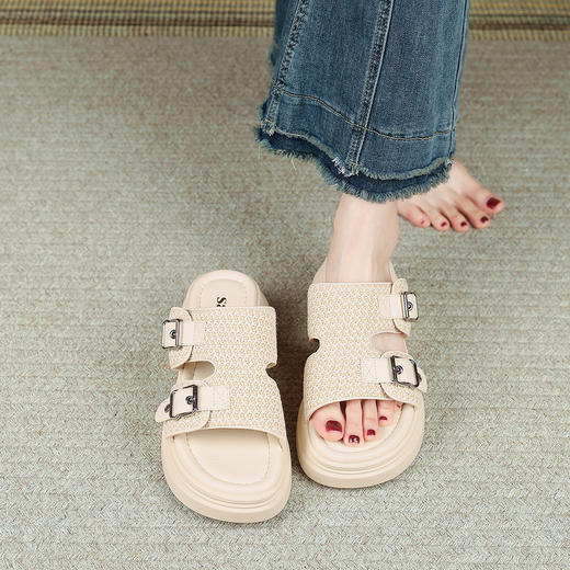 品质好货|Safiya/索菲娅2025夏季外穿时尚休闲百搭厚底松糕拖鞋SFD2115729 商品图4