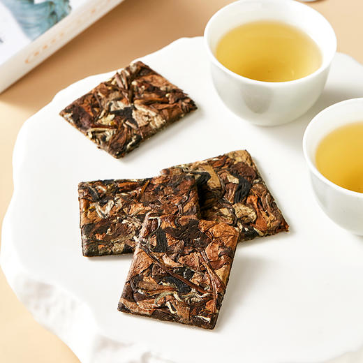 雀牌·露华春福鼎白茶 +老白茶方片壶 商品图3