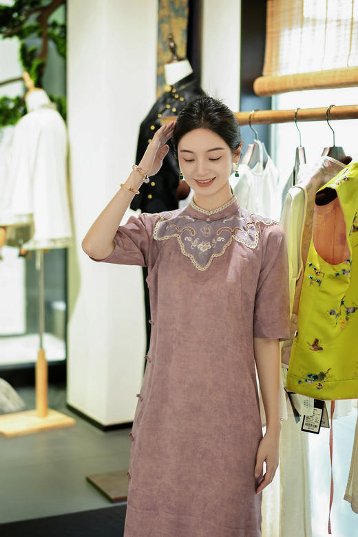 盛唐牡丹|香云纱手绣如意领古法旗袍裙-粉色 商品图3