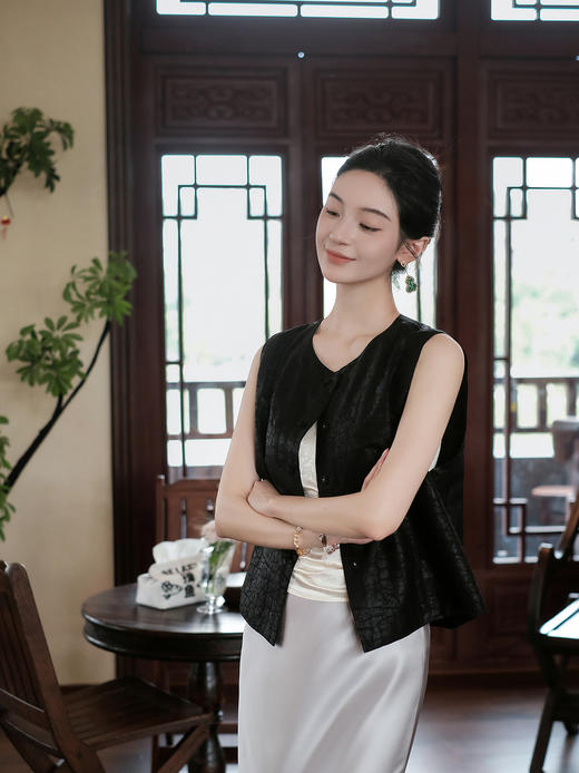 盛唐婧| 香云纱黑色龟裂纹百搭两面穿马甲 商品图1