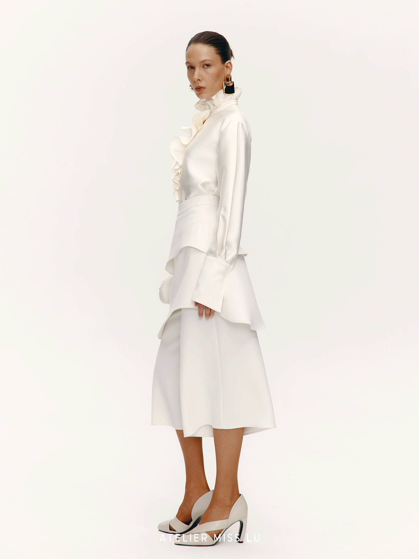 【玛德琳晨光】宫廷风压褶设计光泽感造型衬衫上衣