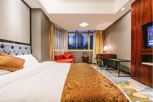 【五月花高原酒店】彩匀豪华大床房 商品图0