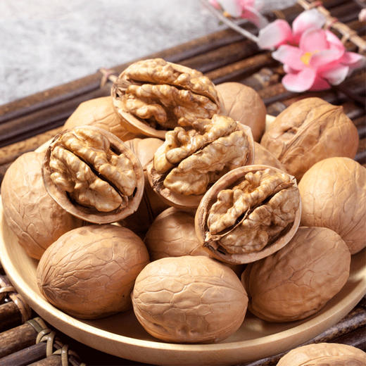 兵团红新疆纸皮核桃礼盒1.5kg(500g*3)【疆品南下 粤品北上】 商品图0