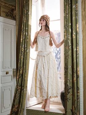 立体花朵叶贝壳装饰吊带上衣