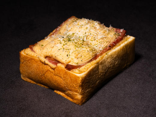 温泉蛋白酱培根干酪吐司 商品图0