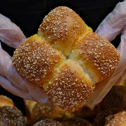 现烤面包—拔丝奶黄麻薯 商品图1