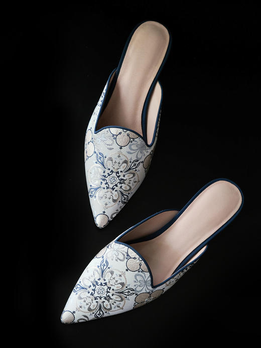 盛唐婧 |衡芜-新中式手工羊皮粗跟穆勒鞋-灰蓝(特殊商品不退不换)-[特价品] 商品图0