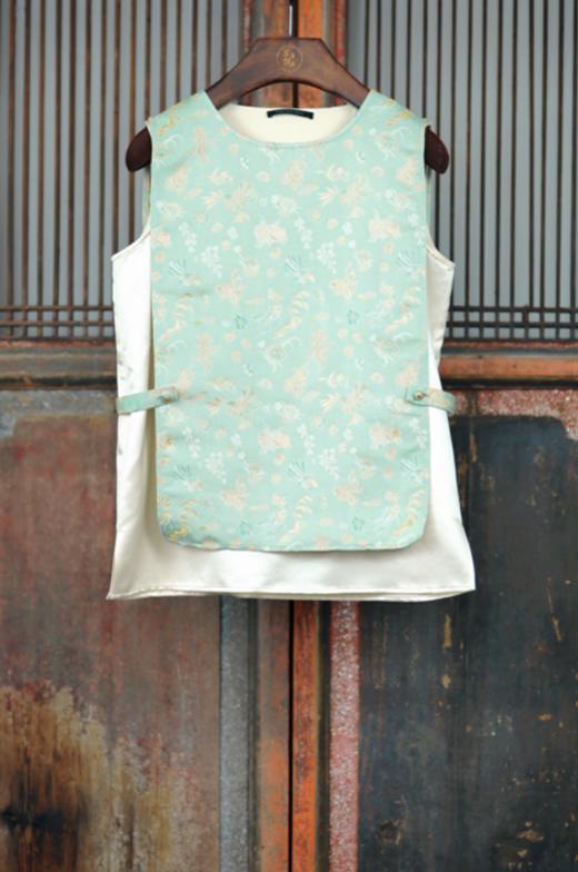 盛唐牡丹| 陆美瑛年年有鱼荷花纹宋锦马甲 商品图0