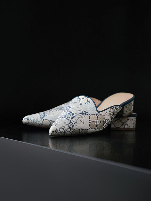 盛唐婧 |衡芜-新中式手工羊皮粗跟穆勒鞋-灰蓝(特殊商品不退不换)-[特价品] 商品图2