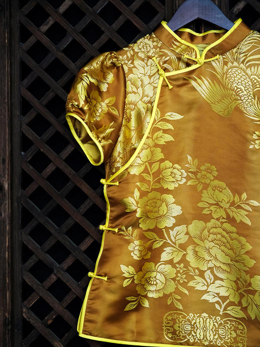 盛唐婧| 新中式老缎圆领斜襟七分袖上衣 商品图1