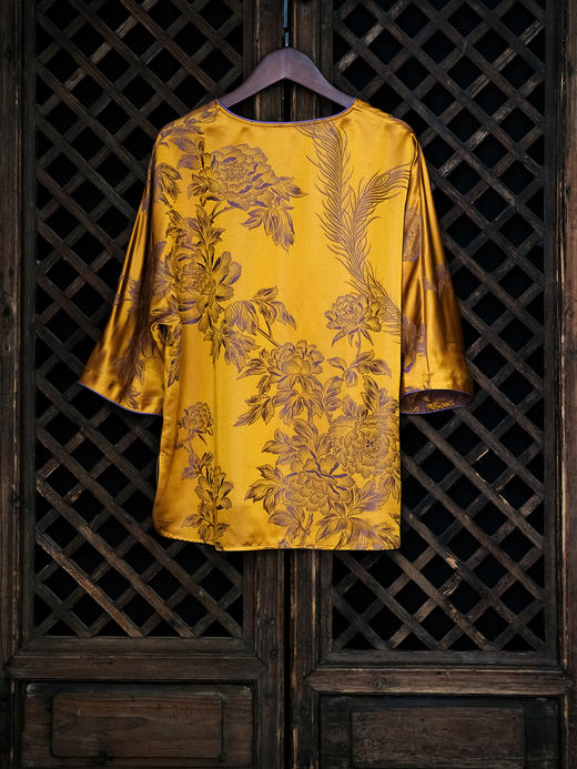 瑕疵|盛唐婧| 新中式老缎圆领斜襟七分袖上衣-黄色 商品图5