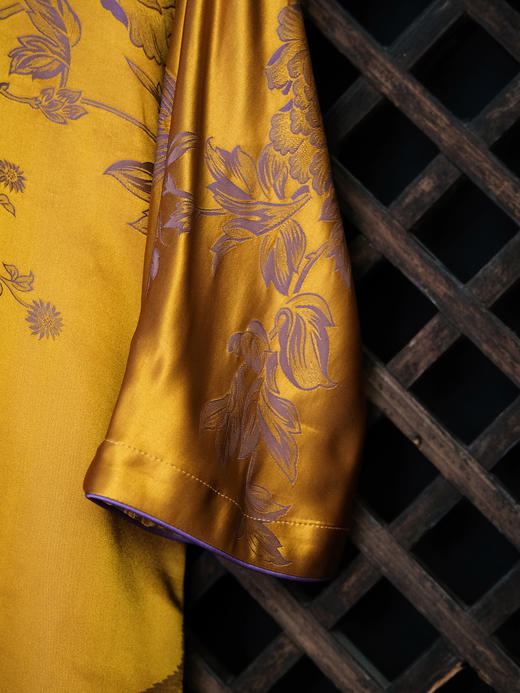 瑕疵|盛唐婧| 新中式老缎圆领斜襟七分袖上衣-黄色 商品图2