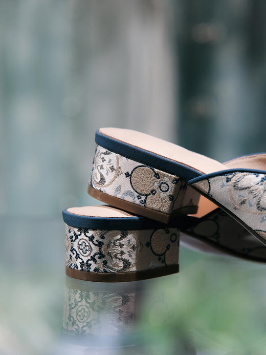 盛唐婧 |衡芜-新中式手工羊皮粗跟穆勒鞋-灰蓝(特殊商品不退不换)-[特价品] 商品图3