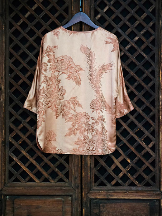 盛唐婧| 新中式老缎圆领斜襟七分袖上衣-粉色 商品图5