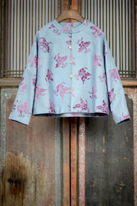 盛唐牡丹| 百蝶纹丝毛漳缎外套-蓝色