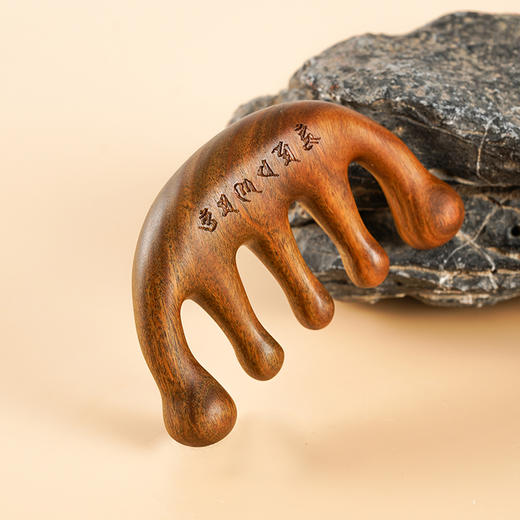 正安国货·檀木梳  绿檀木整木制作 点穴头颈木梳（不配备精油） 商品图2