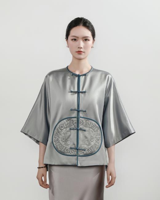 下架|东方境X郭培| 玫瑰刺绣新中式棉袄-蓝色 商品图0