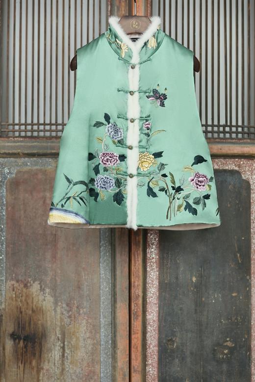 盛唐牡丹大师系列 | 重缎真丝手绣水貂毛棉马甲 (盛唐牡丹与非遗传承人王小潇联名系列) 商品图1