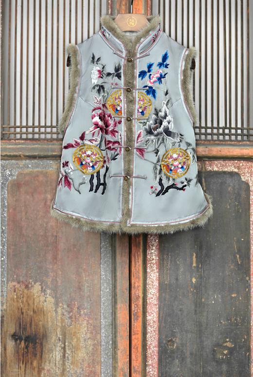 盛唐牡丹大师系列 | 富贵长寿貂毛手绣棉背心  (盛唐牡丹与非遗传承人王小潇联名系列) 商品图1