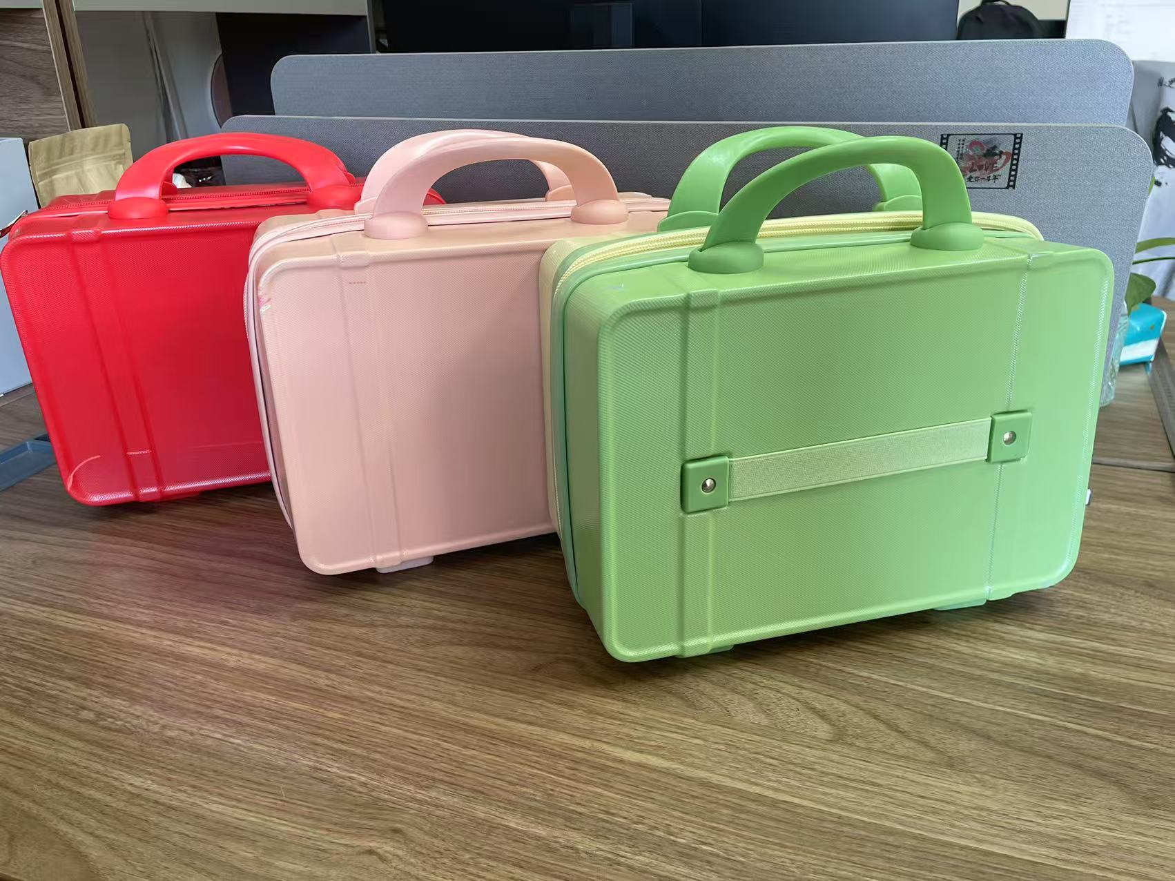 唯新 张萌萌 畅游箱手提箱 空箱一个（颜色随机）