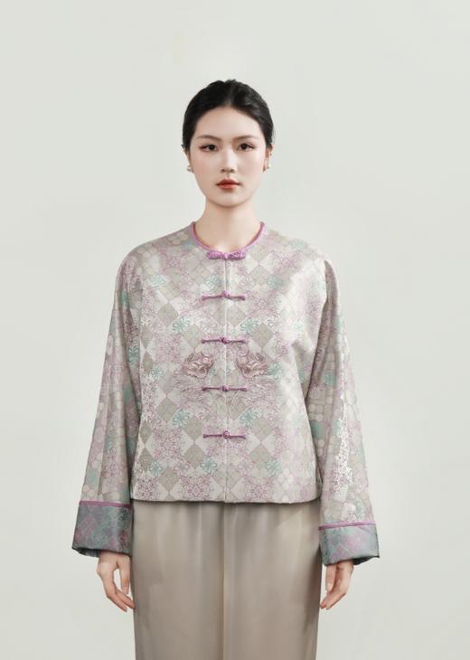东方境X郭培| 牡丹刺绣提花新中式外套-灰粉 商品图0