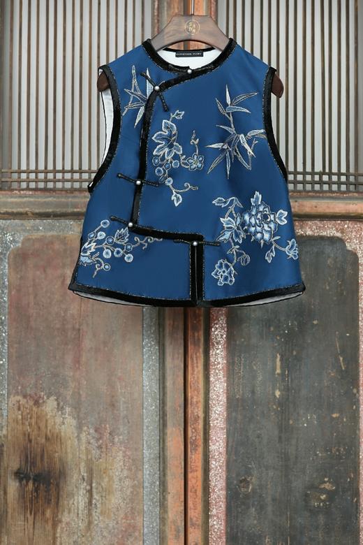 盛唐牡丹大师系列 | 真丝手绣打籽绣偏襟马甲 (盛唐牡丹与非遗传承人王小潇联名系列) 商品图1