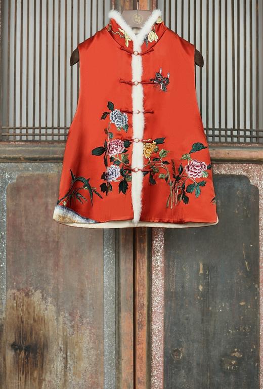 盛唐牡丹大师系列 | 重缎真丝手绣水貂毛棉马甲 (盛唐牡丹与非遗传承人王小潇联名系列) 商品图1