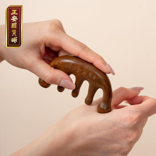 正安 檀木梳 按抚头皮梳理 随身携带梳头发 绿檀木整木制作点穴头颈木梳 商品图5