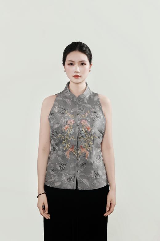 下架|东方境X郭培| 新中式立领提花刺绣挖肩款马甲-灰色 商品图0