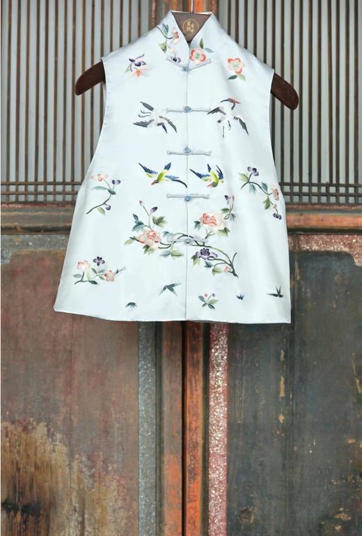 盛唐牡丹大师系列 | 富贵牡丹手绣真丝马甲 (盛唐牡丹与非遗传承人王小潇联名系列) 商品图1